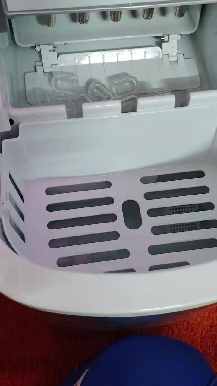 صانعة شلج شغاله فول بيه كسر بالجامعه وملحومه مابيه تأثير عليه سعر ٥٠ الف واصل اعتماد ***********
