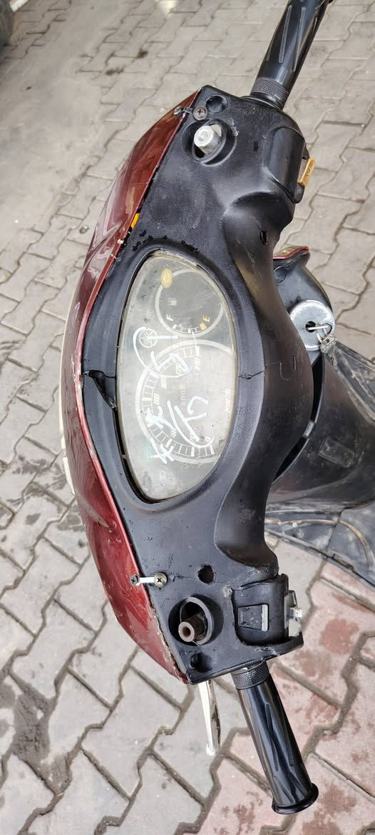 سلام عليكم شباب عندي بريز للبيع دراجة خير من الله بس عيبهة صندوك مشكوك او دشبول مابي عداد او اطيك هاي صالنصة هدية بس شراي مو تخابر او تضرب بوري بسبب الوعود الكاذبة رقمي *********** عنواني الاعضمية راس الحواش  نتبه صالنصة جديد مشادهة أنتة شدهة 🤍🤍
