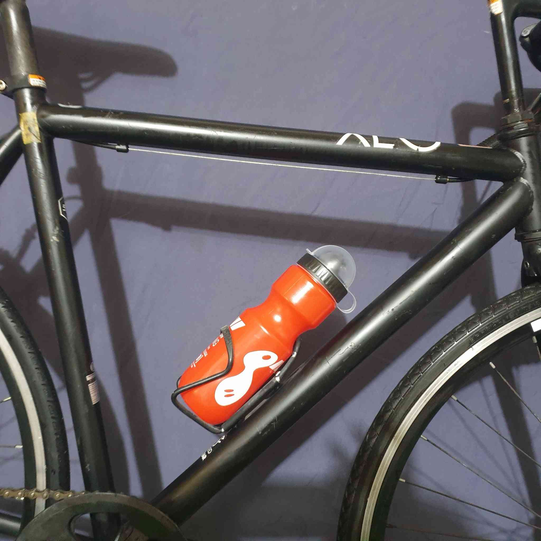 بايك رياضي موديل 700C 
حجم 28
فكسد (مكينه وحده بدون كير)
اصلي باله كسر حاويه 
غير مستخدم بالعراق
فريم عالي (530mm)
جاهز بدون اي نقص 
الحاله نظيف جدا
السعر 125الف ويوجد توصيل 
هاتف ***********
