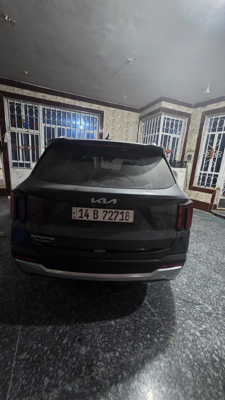 🚘 للبيع كيا سورينتو 2024 وارد أمريكا – فئة S (فول مواصفات)
📅 الموديل: 2024
🇺🇸 الوارد: أمريكي
📄 التقرير: مياه أمطار 
⚙️ الحالة: زيرو – استعمال خفيف جداً
📊 الممشى: 3,000 ميل فقط
🎨 اللون: نفطي
🪑 الدواخل: جلد أسود
👨‍👩‍👧‍👦 عدد الركاب: 7 ركاب
🔧 المواصفات:
مكينة 4 سلندر 2500cc تنفس طبيعي
قير أوتوماتيك
بانوراما
رادارات عدد 4
حساسات أمامية وخلفية
نظام النقطة العمياء
كاميرا 360 (دوّارة)
سايد بريك دگمة
رقم بصرة انگليزي
السيارة باسمي مكاني بصرة قضاء المدينة 
المداور بأي يوم تحب
💰 السعر: 258 ورقة 
🔥 سعر كلش مناسب وجاد
📞 للتواصل:***********
