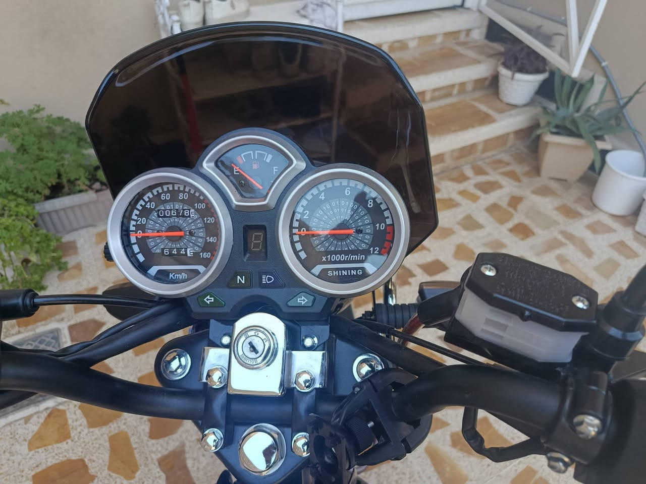 السلام عليكم درجة شاينك جديد ما صار لها اقل من سبوعين
السعر مليونين و 300 الف وبيها مجال  الدراجة باسمي وشرط التحويل الي يريد يتواصل واتساب ***********
