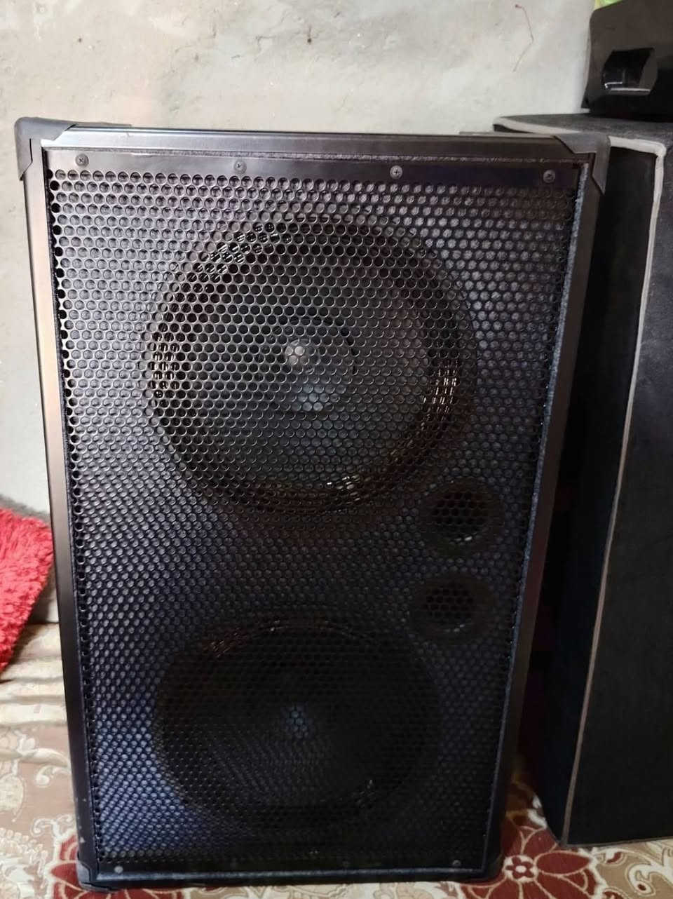 سلام عليكم سماعات ثنائي عدد اربعه وجهاس للبيع الاستفسار عل رغم ***********
