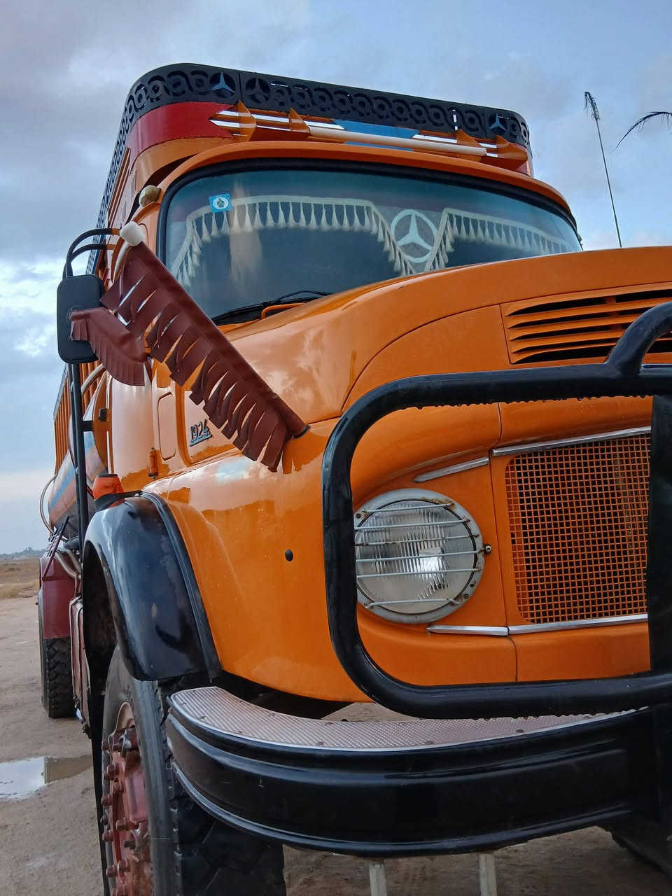 السلام عليكم قجمه موديل 74 رقم صلاح الدين انكليزي شاصي مكفول بدون  باج تخم تاير  وايت جديد سياره مكفوله  محرك 55 كير 25
***********
