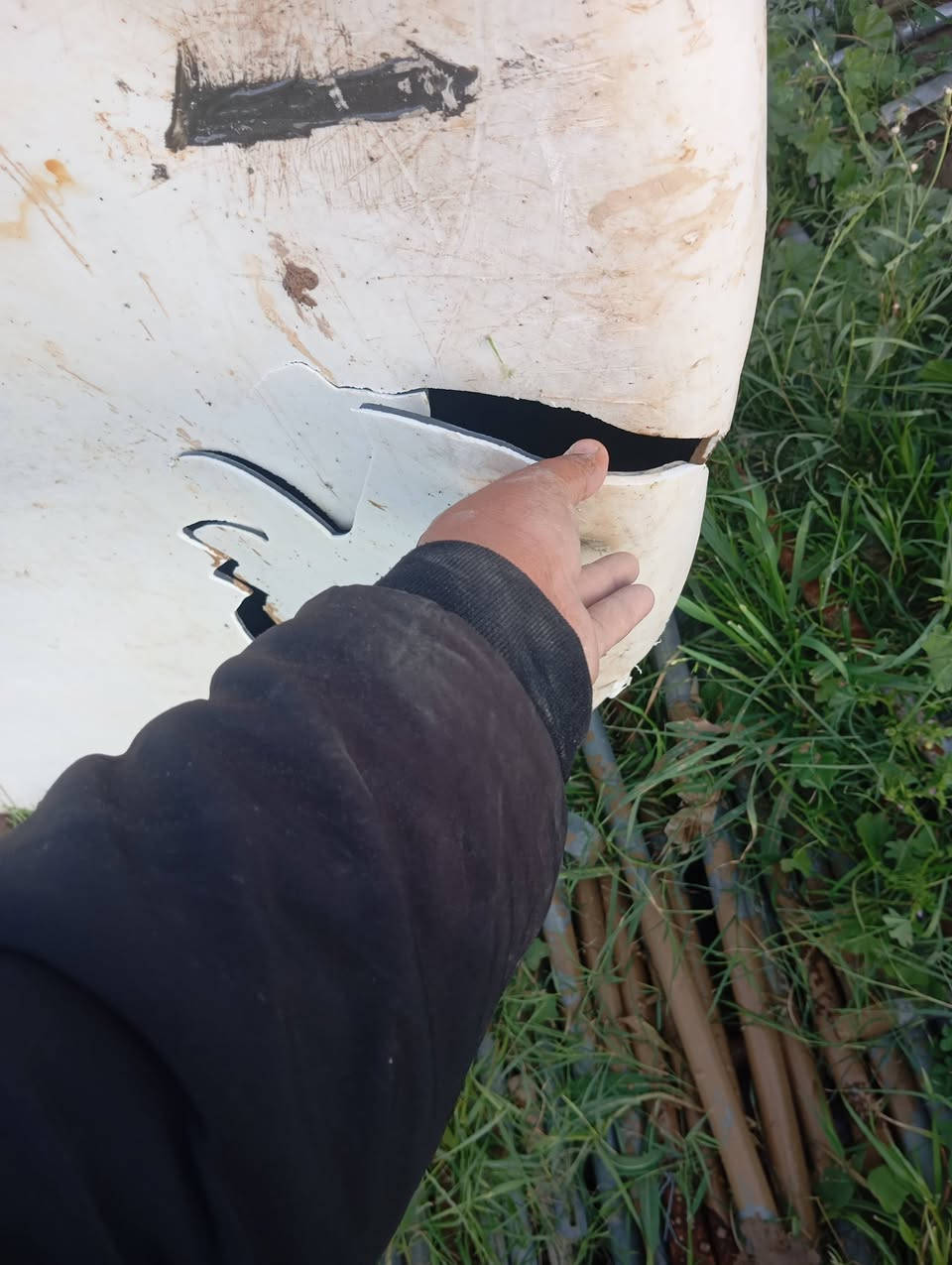 سلام عليكم للبيع حجم 5000 لتر  ضرر موضح بالصوره قيم باليرضي الله عنواني بابل محاويل ناحيه الامام  للاستفسار ***********/***********
