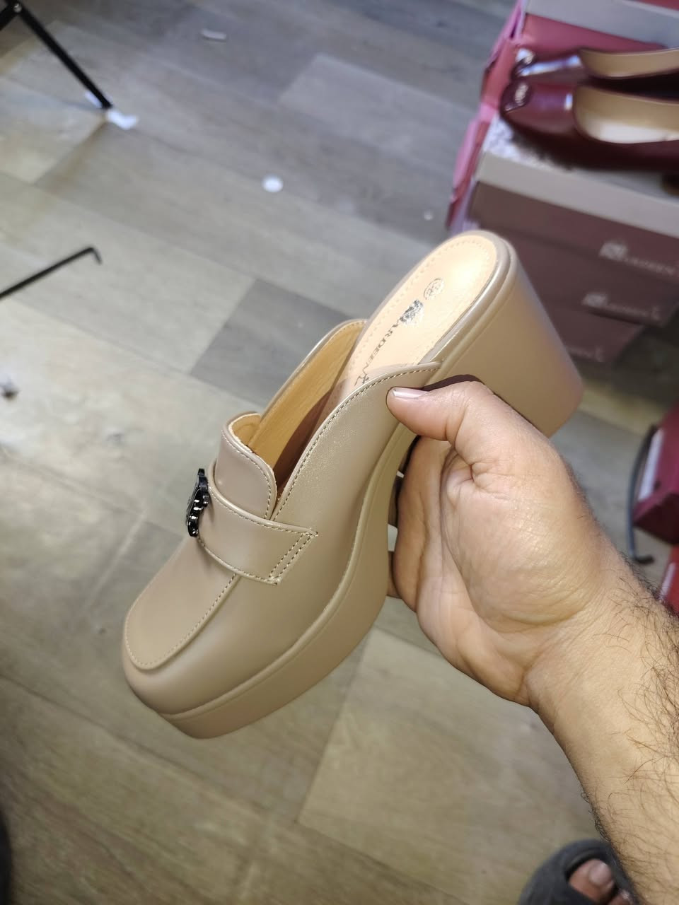 شلعه الوان وقياسات مختلفه كراتين نضاف قطع ممعروضه اصلا فول كوالتي طركة بيه تقريبا بيهن ١٥٠ قطعه ابيعهن شلعه وحده القطعه ع ٥ مكاني بغداد


**إذا كنت صاحب هذا الإعلان وتريد حذفه لأي سبب، رجاءا أرسل رسالة إلى الدعم الفني**