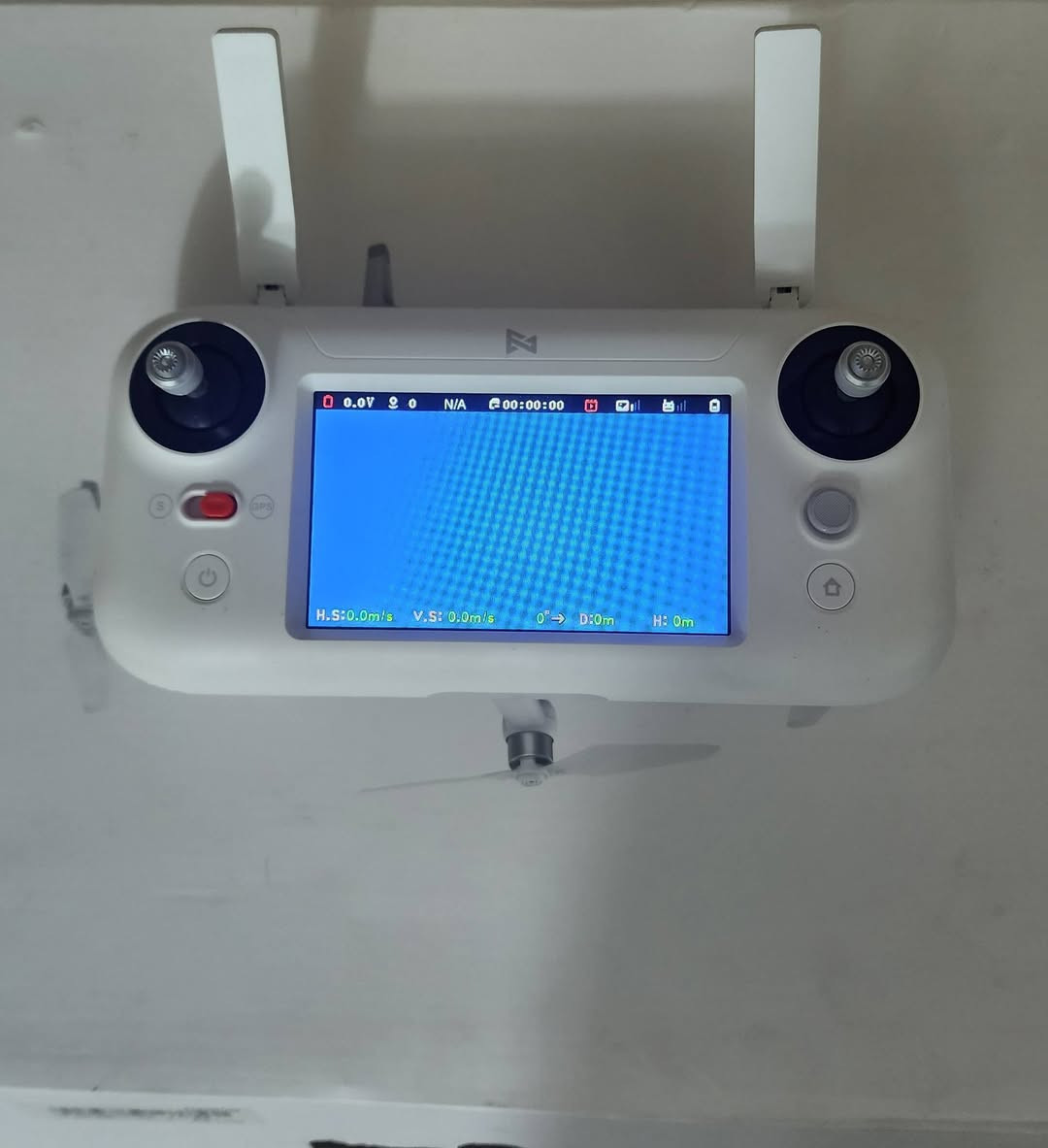 السلام عليكم
درون شاومي فيمي a3 فول مواصفات وشركه اصليه مو تقليد 
المواصفات.. كامره بدقه عاليه full hd
تحكم جوستك مع شاشه كبيره
نظام تحديد الموقع gps
عوده تلقائيه لمكان الاقلاع عند نفاذ الشحن 
كمبل محورين مع تثبيت الكتروني مع تحكم بالكمبل 
مده الطيران 30 دقيقه 
سعه البطاريه 5200ملي امبير وبطاريه اضافيه 4000 ملي امبير
البطاريه الاصليه سعتها قليله 2000 ملي امبير واني بدلتها
 ارتفاع 500 متر 
مدى 1 كيلو
وبعد بيها هوايه مواصفات وهوايه بيها خيارات بالجوستك
من ضمنها ربط كمبل لحمل الاشياء ونقلها الى مكان ثاني
وتحمل وزن 2 كيلو
شباب استعال قليل وبعدها جديده ومطيرها بس مرتين ومن زمان ضامها مااستعملها واخذتها اب 250 واريد ابيها اب 200
وتوصيل موجود لكل العراق والشراي يخابرني 
شباب البيع بأعتماد رصيد كارت 10 اثير لان اكو ناس تطلب وماتستلم الطلب
رقمي *********** وبي واتساب
ملاحظه مااكدر اطيرها بالفديو اكثر بسبب المنطقه والجيران 
ووياها بطاريات 2 وحده اني سويتها فول 4000 ملي امبير والثانيه اشتريتها ب30 الف
