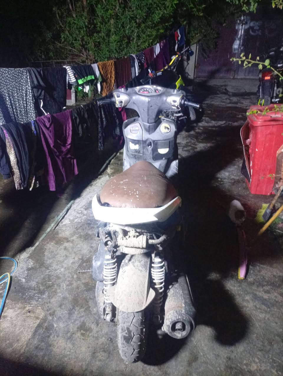 سلام عليكم دراجة للبيع سكنس نثية شغالة كاملة سلف وهندر ب300رقم***********
