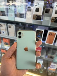 آيفون 11 • ١٢٨ • بطارية ٧٥