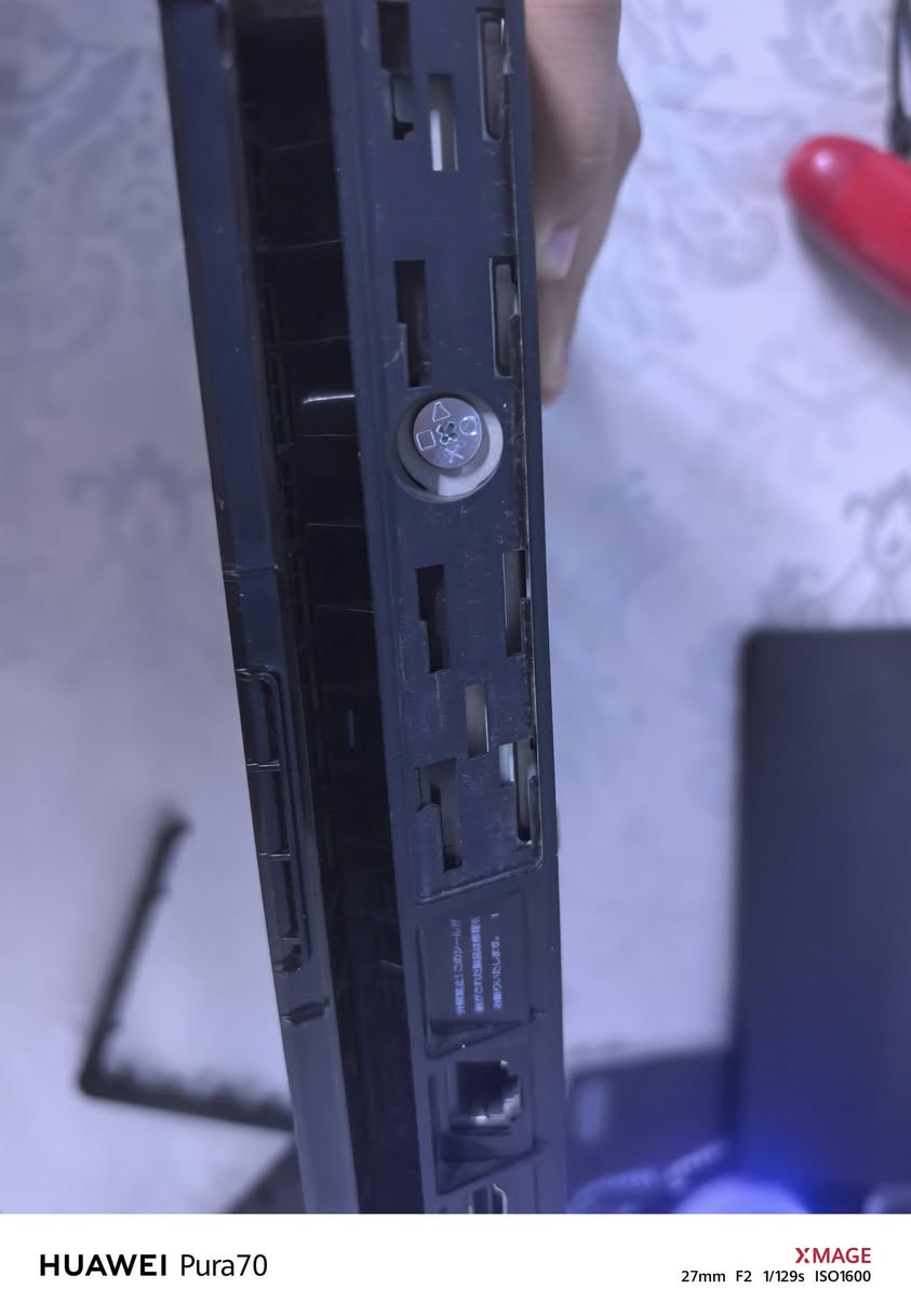 سلام عليكم بل 4 سلم أحدث اصدار مسخدم سنتين وشويه
شتريته جديد ذاكره 500

كامل ملحقات

 مع الجوستك الأصلي وجويستك ثاني ثنينههن عطل كير ابيعلك بعتبار  بدون جويستكات

قبل فتره طاح من ال ميز ونكسر كسر  بسيط حته ما تكدر تشيل ال كفر وتفتحه لان هاي السالفه منتشره هاي  لفتره ولزر مال اقارص متظرر فقط ال بلاستك الخارجي مالتها يعني لازم تطلع القرص من ال بلي تضغط على اعدادت العبة  وتدوس إخراج القرص

ويا ريد ديد ردمبشن 2
اكتب سعرك ونتفاهم الجهاز نظيف حته تراب ما بي
او مراوس باكسبوكس ون وفوك
رقمي ***********
