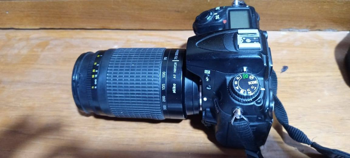 كامره نيكون 7000 نيكون كلشي واضح بصور سعر ٤٠٠ الف بيهه مجال *********** توصيل موجود
