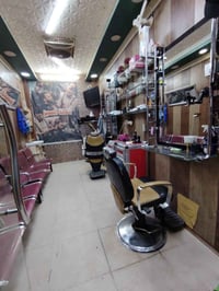 محل حلاقة ركن للبيع العنوان بغداد الكمالية شارع الصفر التواصل 07727008...