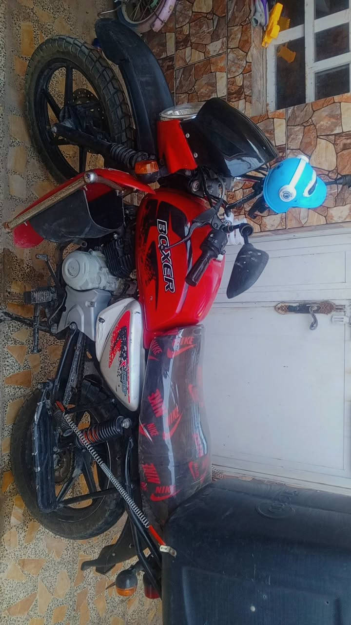 السلام عليكم 
بوكسر مديل 2021 مكمركة واوراقها كاملة جاهزة للترقيم دراجة خير من اللة بس يحتاجلها شوي ترتيبات عنواني بغداد جديدة الامين الثانية سعر 1 مليون 
رقم ***********
