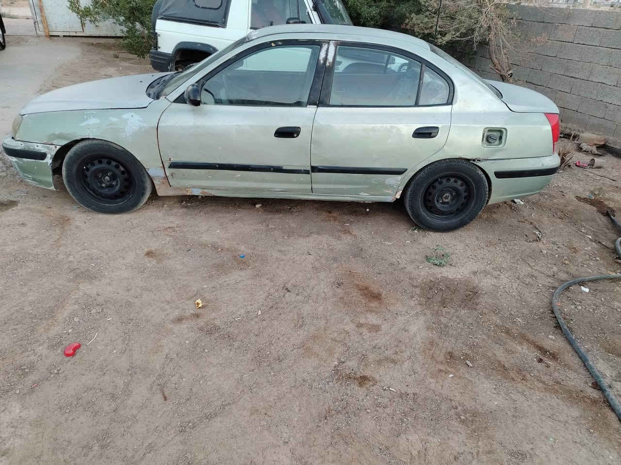 مال مزاد بيه كتاب محرك2000 موديل 2004 سعر 28 مكان ديالى ***********
