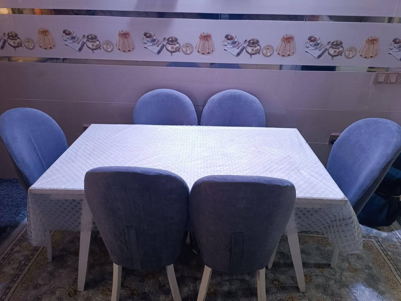 مێز و کورسی نان خواردن 
شتێکی پاک و بێ عەیبە 6 کورسی لەگەڵە کامل داری دەرەجە یەکە و هی ماڵانە و لەکەلار 📞 *********** كالار, السليمانية
