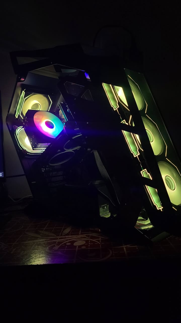 السلام عليكم ❤️
توفرت تجميعتين مرتبات للبيع 🌠 :

تجميعة رقم 1 :

I5 10400F 4.3GHZ
6Cores / 12Thread

Cooler Deepcool 120ML RGB NEW

M.B H410 GIGABYTE

RAM 16GB DDR4 Samsung (8×2)

GPU : RX 580 8GB MSI Armor 2304SP
هذا الكرت براند وأصلي وغير مجدد 

Storage : M.2 NVME 128GB Kingspec New
+HDD 500GB WD 100% Health

PSU 650W Thermalright 80% Plus Bronze 

CASE Dual Glass ROG + 5FANS A-RGB New
كيس مرتب حجم فوول تاور تهويته ممتازة وبيه رمونت وتحكم كامل بالRGB

السعر 600 ألف ❌️

السعر 580 ألف 🌠

تجميعة الثانية : 

CPU : I7 9700F
معالج قوي 

Cooler DeepCool 120ML A-RGB White
رجب متغير

M.B Z390 Asrock Extream 4 A-RGB
بورد خرافي وممتاز وبيه RGB وبيه منفذ Type-C
وبيه مشتتات للVRM ومدخلين M.2

RAM 16GB DDR4 (8×2) 3200MHZ Crucial
ماركة معتمدة
GPU : RX 580 8GB MSI Armor
كارت مرتب غير مجدد نظافة عالية
نسخة 2304SP يعني نسخة أصلية

Storage : SSD 128GB Kootion New
+HDD 1TB WD Blue Health 100%

PSU 650W 80% Plus Bronze

CASE White Full Tower Mesh + 4FANS RGB
كيس حجم كبير شكله ما شاء الله مفول وتهويته ممتازة ويدعم 11 مروحة 💯♥️🔥

السعر 610 ألف فقط ! 🌠

30 لعبة ويا التجميعة ⚡️⭐️💯%

الملاحظات : التجميعتين نظيفات فقط شد وألعب
حرارة مستقرة للكارت والمعالج حتى تراب ما بيهم 😁

التجميعتين بيهم نظام ويندوز 11 ✅️
مكاني موصل متوفر توصيل لجميع المحافظات ❤️

للتواصل : ***********
