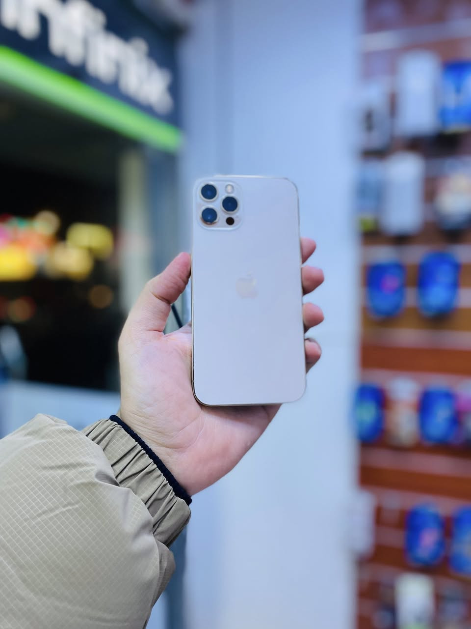 السلام عليكم للبيع ايفون 12 برو فقط ذاكره 256 بطاريه 77 للون ذهبي الجهاز شرق اوسط (دبل خط) ZA/A فقط مبدل ضهر وراجع بلادي الجهاز كلش حلو ونضيف مكفول حتى من الشخط وكلشي شغال بي ونضافته 100/100 السعر 325 مكاني تكريت شارع الزهور للاستفسار ***********
