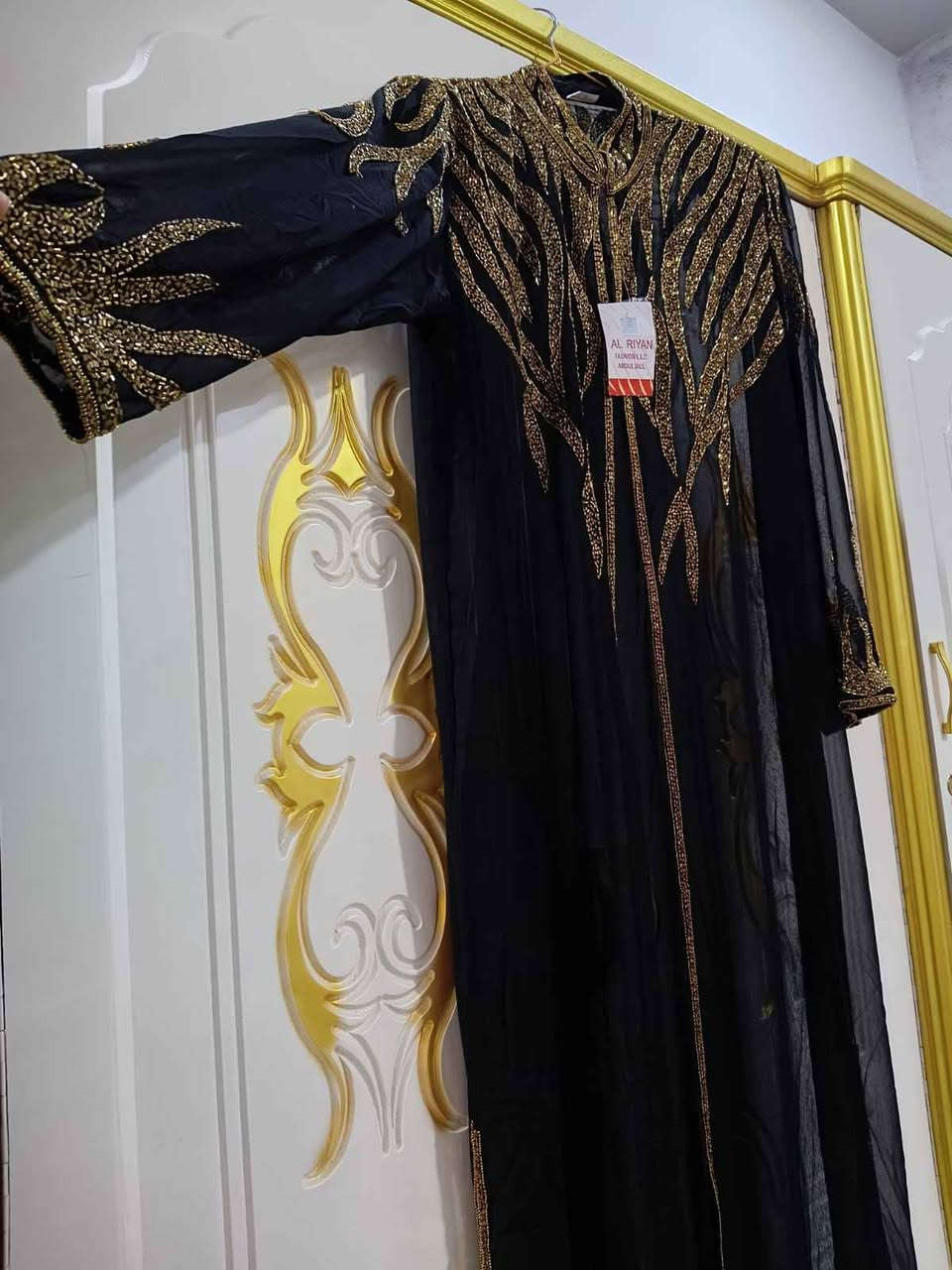 عباية مفتوحة فاخرة 💫
تصميم راقي بتطريز ذهبي يلمع
قماش شيفون خفيف ومريح
تعطي هيبة وأناقة من أول لبسة ✨
العدد محدود 🔥 البصرة, العراق


**إذا كنت صاحب هذا الإعلان وتريد حذفه لأي سبب، رجاءا أرسل رسالة إلى الدعم الفني**