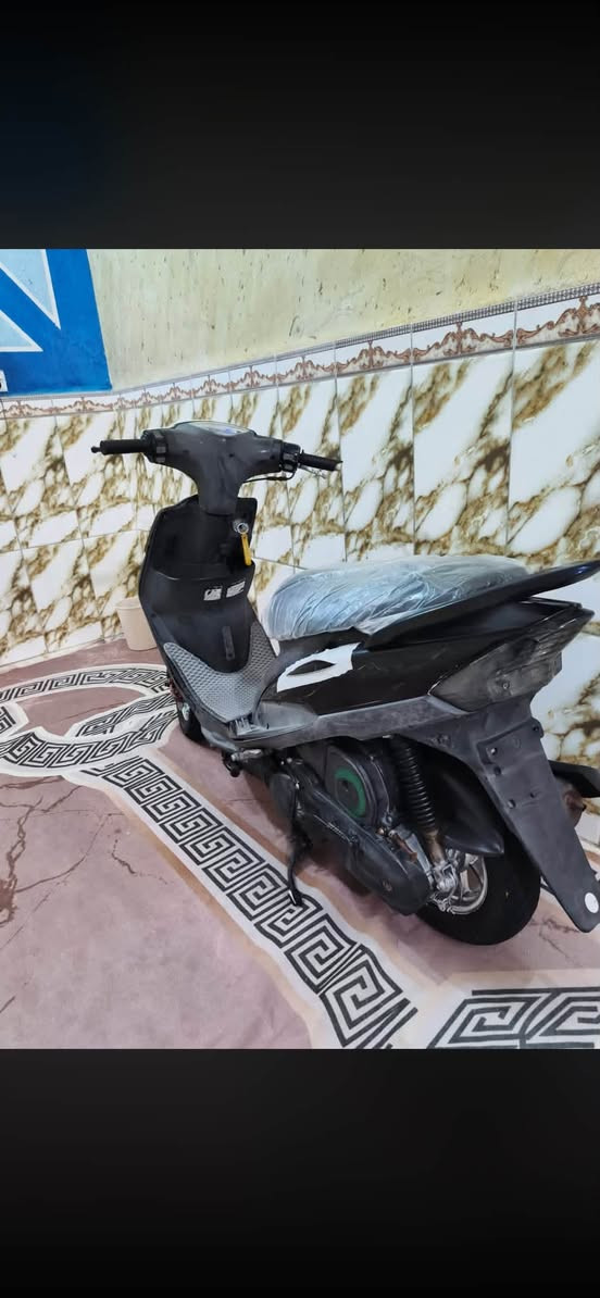 دراجه للبيع الدراجه نعومه وشلعه ومعدل الدراجه إذا مو توب مرجوعه كدامك تفحصه الدراجه جديده كلش السعر 800 وبيها مجال الرقم ***********
