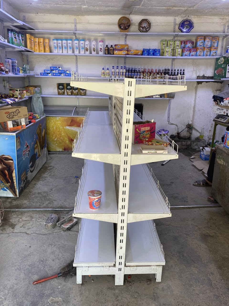 السلام عليكم يوجد عارضه رفوف اصليه ماركه MECANO الاصليه صنع في تركيا 🇹🇷 ثقيله اسفر الرف جسرين مو جسر واحد يعني تتحمل وزن ثقيل ونضيفه كلش 
السعر : 260 بيه مجال بسيط حك الجيه 
مكاني بغداد البياع رقمي ***********
أو الاسفسار على الخاص
