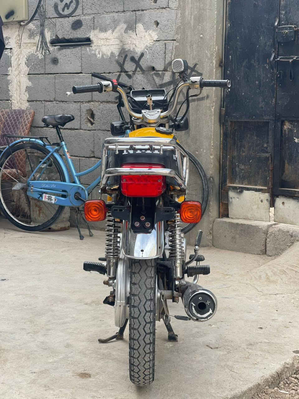 (سلام عليكم)دراجة نامة شلامچة
1.مكينة نامة موديل 2023برغي ما مفتوح بيهة 
2.ادوات مكفولة من السرقة اتكاتب وياك وين تريد 
3.سعر 700 وبيهة مجال لطيبين
عنوان (بصرة ابو الخصيب)
4.كهربائيات كلهة شغالة
للتواصل (***********)
