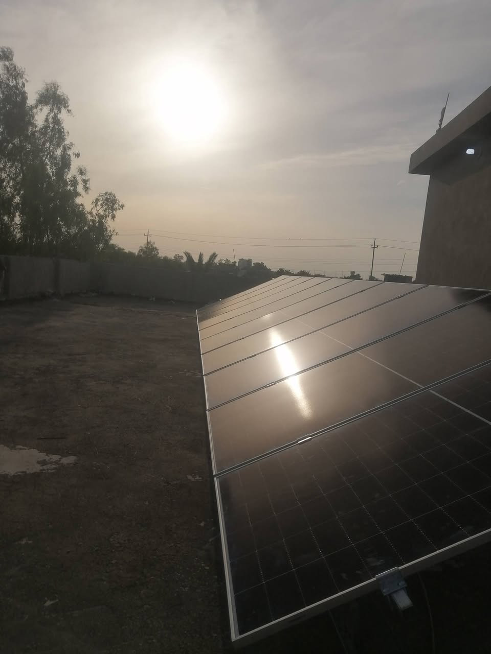 تم بعون الله تجهيز وتنصيب منظومة طاقة شمسية متكاملة في بيت
🌟 الاخ علي الشمري 🌟
بقدرة ⚡ 16 أمبير ليلي نهاري ⚡
لتوفير كهرباء مستقرة وأداء عالي يواكب الاحتياجات اليومية بأعلى كفاءة.

🔹 مكونات المنظومة:

✅ بطارية Srne  سعة 16.64kw 
ضمان رسمي لمدة 5 سنوات
بطارية متطورة بخزن قوي وعمر تشغيلي طويل وكفاءة عالية بالطاقة.

✅ انفيرتر  بقدرة GRNE 6kW
ضمان 5 سنوات
من أقوى الانفيرترات الهجينة عالمياً، يوفر استقرار ممتاز وتشغيل سلس للأحمال الثقيلة مع حماية متكاملة للأجهزة.

✅ ألواح LONGi الأصلية
ضمان 15 سنة
ألواح عالية الكفاءة بأداء قوي حتى مع ارتفاع درجات الحرارة، لضمان أفضل إنتاج للطاقة طوال اليوم.

✨ المنظومة توفر:
✔ تشغيل متواصل ليلي ونهاري
✔ تقليل كبير لاستهلاك المولد والكهرباء الوطنية
✔ استقرار وحماية للأجهزة المنزلية
✔ أداء احترافي واعتمادية طويلة الأمد

📌 تنفيذ دقيق وتشطيب مرتب يليق بثقة الزبون الكريمة، لأن نجاح أي منظومة يبدأ من جودة العمل قبل قوة المعدات.

☀️ مع الطاقة الشمسية… المستقبل صار أوفر، وأهدأ، 

للتواصل 
م مهند الشمري ***********
***********
موقعنا واسط قضاء العزيزية مقابل مركز الشرطة
