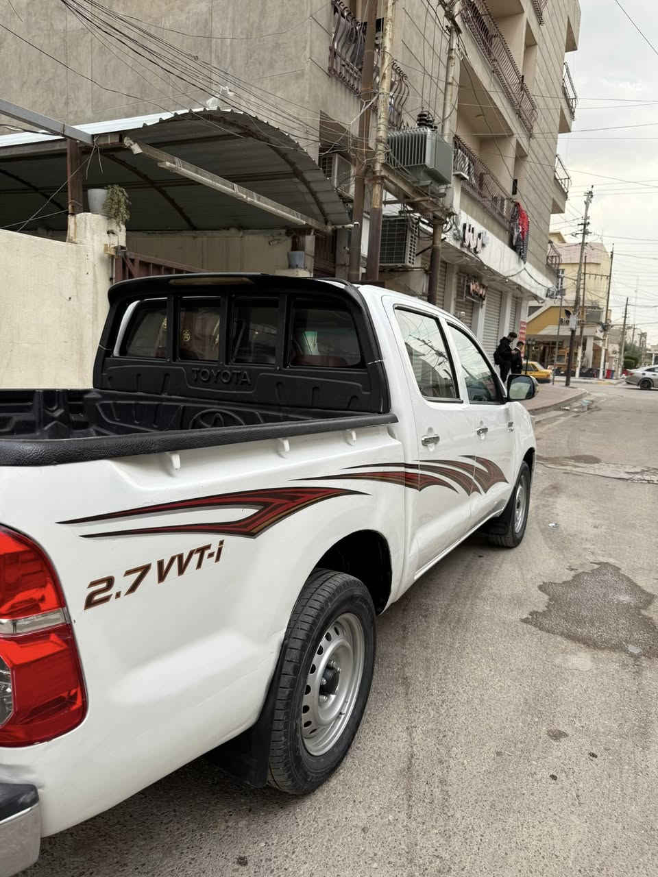 سلام عليكم 
هايلوكس موديل 2008 محدث 2014 سياره جديده عليها ادامه كامله كير عادي رقم بغداد قديم شرط التحويل السياره بيها ٣ قطع او ٤ سياره مال جناي مكان بغداد رايدها ب ١٢٩ وبيها مجال بسيط ***********
