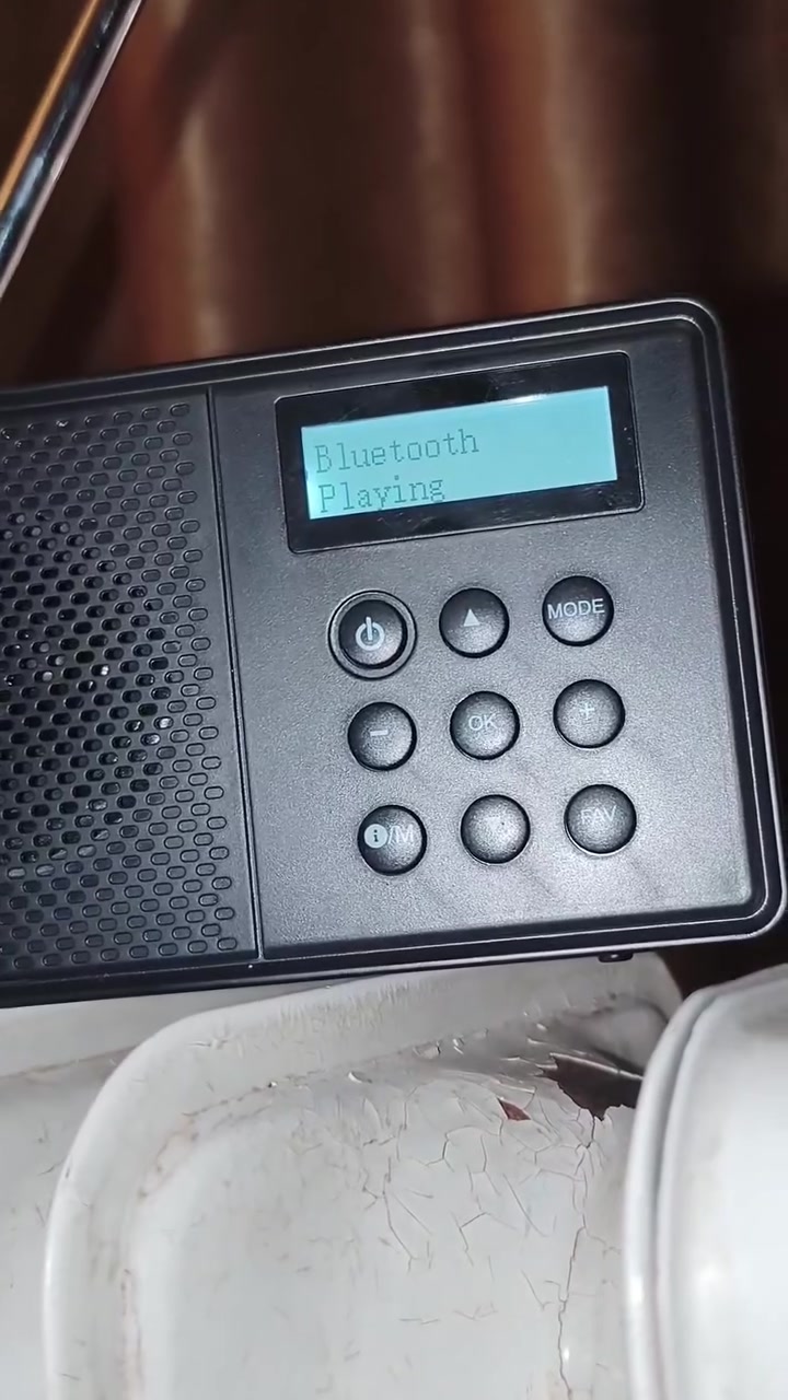 وصل حديثاً.. راديو WOVTE المحمول 📻✨
​الفيديوهات المرفقة توضح أداء الجهاز (الفيديو الأول يوضح خاصية البلوتوث والفيديو الثاني يوضح استقبال موجات الـ FM) 🎥👇
​جهاز راديو من ماركة WOVTE بمواصفات عملية، يدعم موجات الـ FM والـ DAB+ بالإضافة لخاصية البلوتوث لربطه بالموبايل 📲 الجهاز مجهز بشاشة LCD واضحة لعرض الترددات ومنفذ شحن حديث من نوع Type-C 🔌 كما يحتوي على منفذ خاص لسماعات الرأس، وتصميمه وحجمه يخليه مناسب جداً للتنقل والاستخدام اليومي ✈️
​للاستفسار يرجى مراسلة الصفحة 📩


**إذا كنت صاحب هذا الإعلان وتريد حذفه لأي سبب، رجاءا أرسل رسالة إلى الدعم الفني**