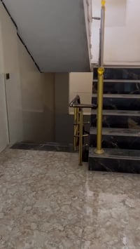 توجد شقة للإيجار غرفتين نوم ومطبخ وخدمات  نظيفة جدا للاستفسار الاتصال ...