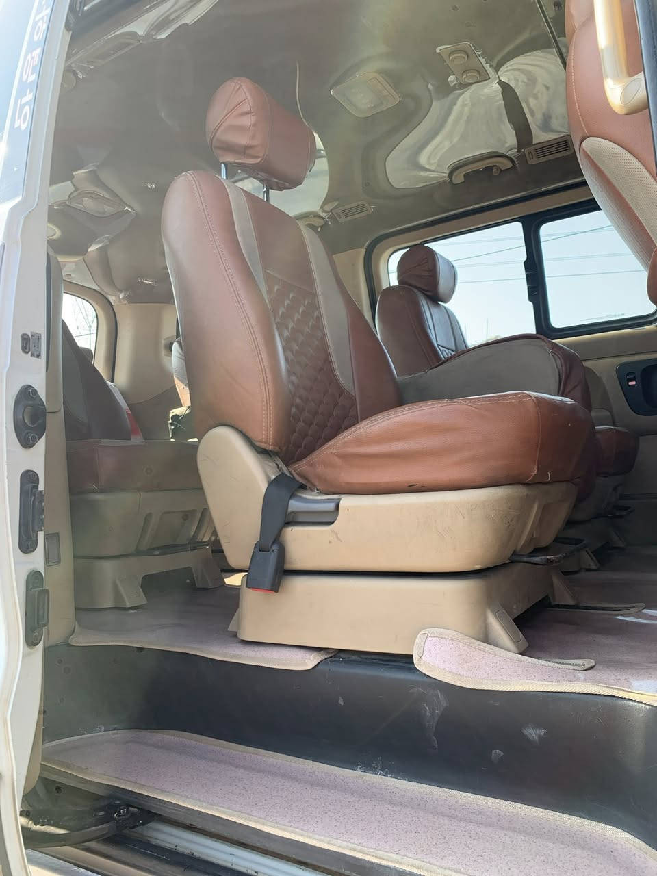 السلام عليكم 12 اربيل دولي مفتوح سياره كلها جاهزه وكامله مكينه جديده ضررها مكانين صبغ وجامرلوغ امامي مبدل السياره مصروف عليها وتجي تشوف وتحكم للبيع مكاني ديالى رقمي *********** سعرها 150 وبيها مجال
