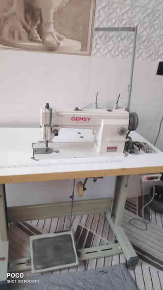مكينة خياطة صناعي شركة جمسي
من افضل انواع مكائن الخياطة
 ياباني اصلي درجه اولى
ماطور تحكم سرعة.. كاتم صوت.. اوفر.. 
يشهد الله برغي مامفتوح بيها اشتريتها فتح كرتون
واستخدامها جدا قليل  و نظيفة جدا و ع الفحص.
سعرها 220 ألف وبيها مجال
كربلاء /الحر /قرب مكتب اليساري للعقار
***********
