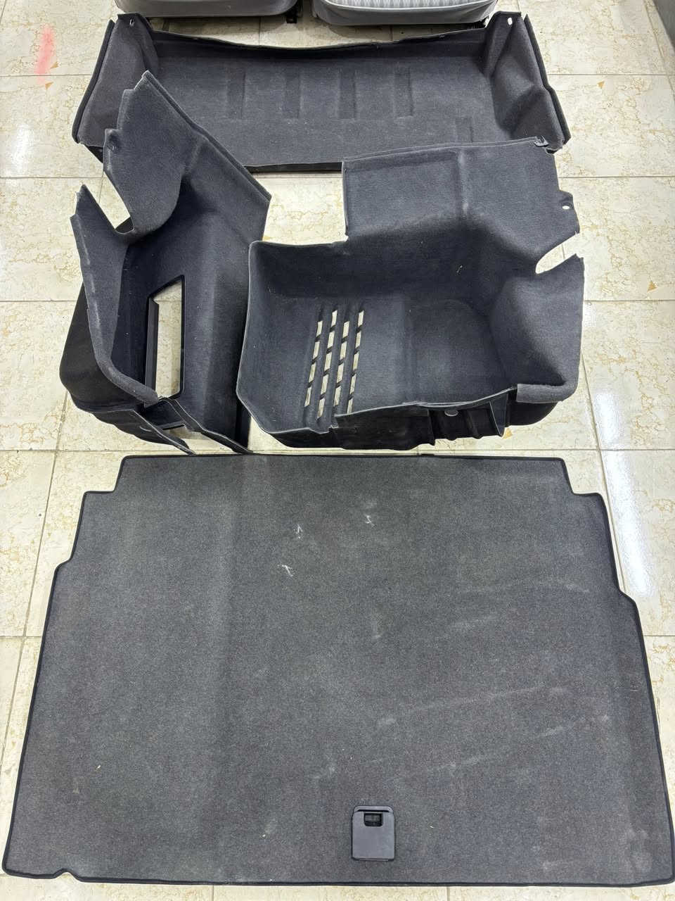 قطع غيار مارسيدس 

دب جامبو شبح ام عيون غواصه اس كلاس 
  
 متوفر تخم  بطاين مع كشنات  w210   موديل 2000جلد كهربائية صاج اخضر  بحاله الوكاله  يابان 🇩🇪🇯🇵  السعر 400 $ 

متوفر   /تخم كاربت جنطه كامل w210   السعر 110

متوفر  / شيال بنيد مع جك اصلي وارد يابان   جديد السعر 50 زوج   متوفر جمله ومفرد 
       

يتوفر كادر مختص  لفتح وشد الغرف داخل الورشه 

***********  للطلب تواصل واتساب 

يتوفر خدمه 🚚 توصيل 

النجف ملحق قريه الغدير  عمود 70 من جه شارع كربلاء 

🇩🇪❤️
