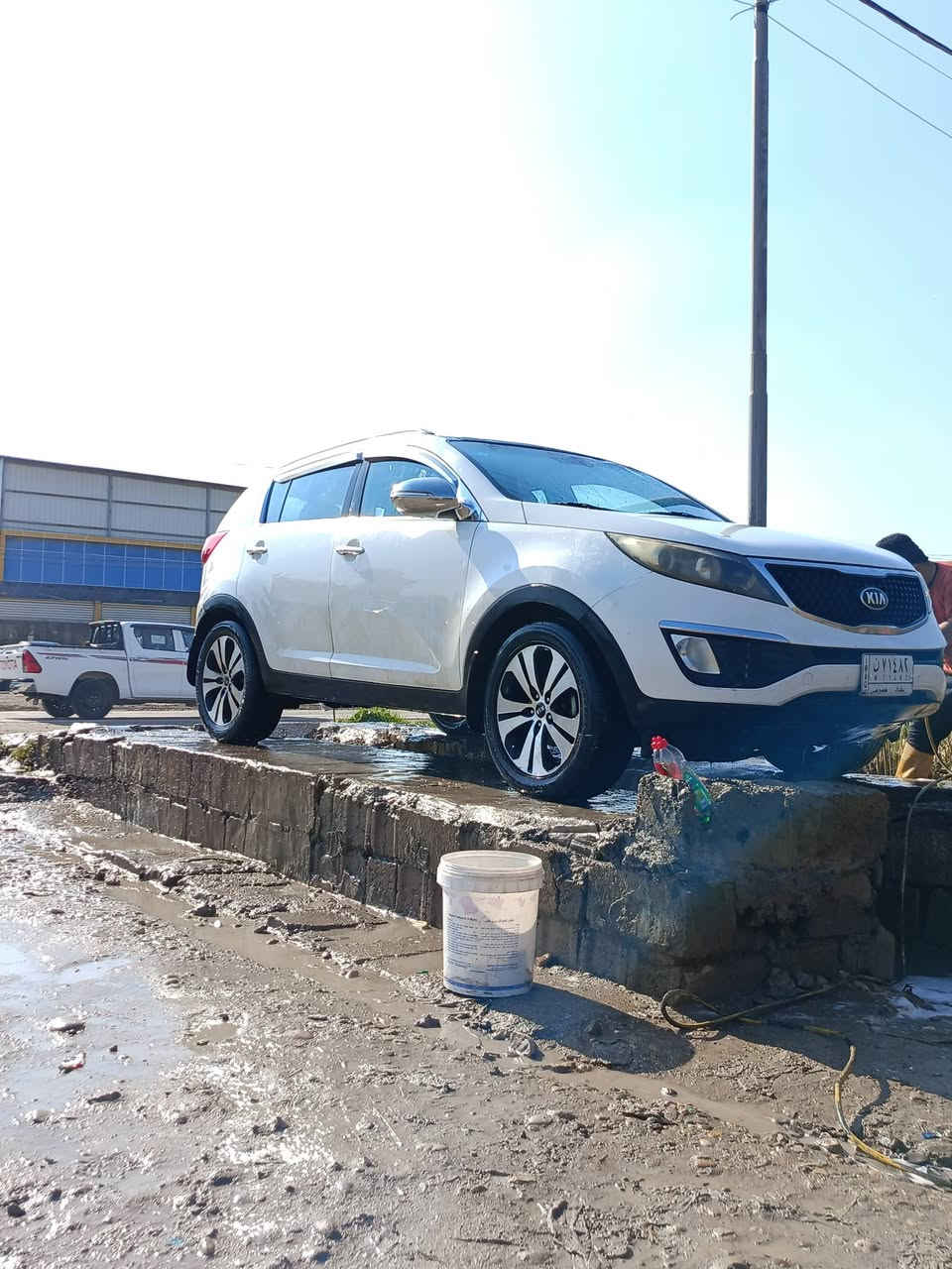 السلام عليكم
‏سبورتج بانوراما خليجي 2011 ماشية 159
‏كير محرك مكفولات , محرك 2000
‏بيهه نص باب السايق صبغ والباقي موضح بالصور 
‏منظومة تبريد جديدة بشهر السابع شديتهه
‏زوج تايرات امامي جديد 
‏صالنصة جديدة ، راديتر جديد 
‏سنوية بأسمي 
‏مكاني بغداد ، حي الاعلام
‏***********
‏السعر 133
‏
