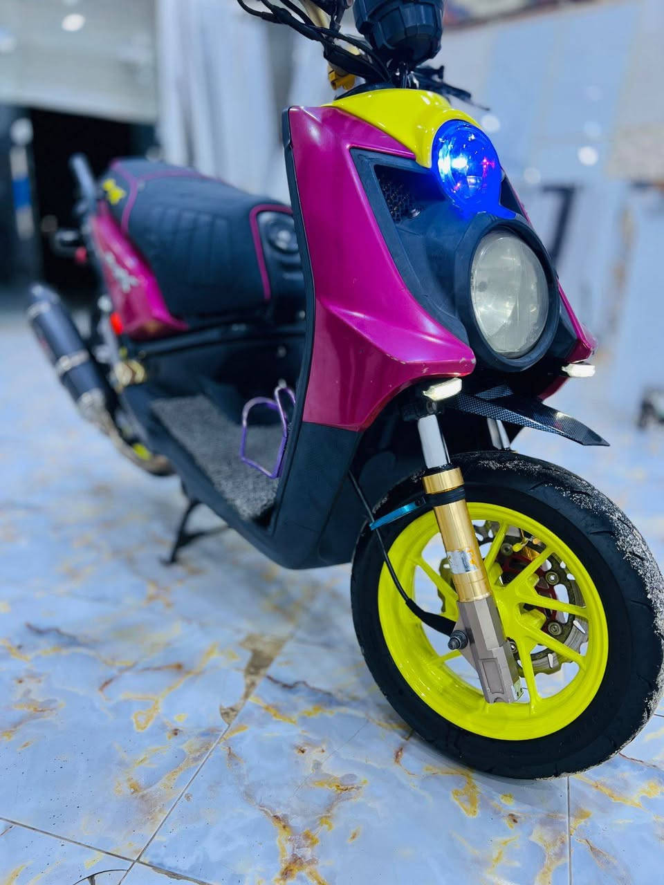 السلام عليكم اخوان
دراجه سكنس جبلي موديل 2014 
دراجه بحاله الوكاله ماشيه 7 الف فقط 
تزويد كلجات امامي وخلفي رياضي مطابقات 
ستيرن عدل دبلات امامي وخلفي رياضي 
اشاير امامي وخلفي وبل بكلايت رياضي بك لايت رياضي KOSO  سبايدر رياضي فراك بريك وقطره أكسل وصره اكسل رياضي 
ملاقط ثنين  شمعه شيال محرك رياضي KOSO صالنصه  رياضيه كلش حلوه صوتها طرب 
وياله رياضي مفترات زوج امامي وخلفي 
 يدات بريك رياضي يدات ستيرن رياضي  
ستيرن KOSO سعر ***********
