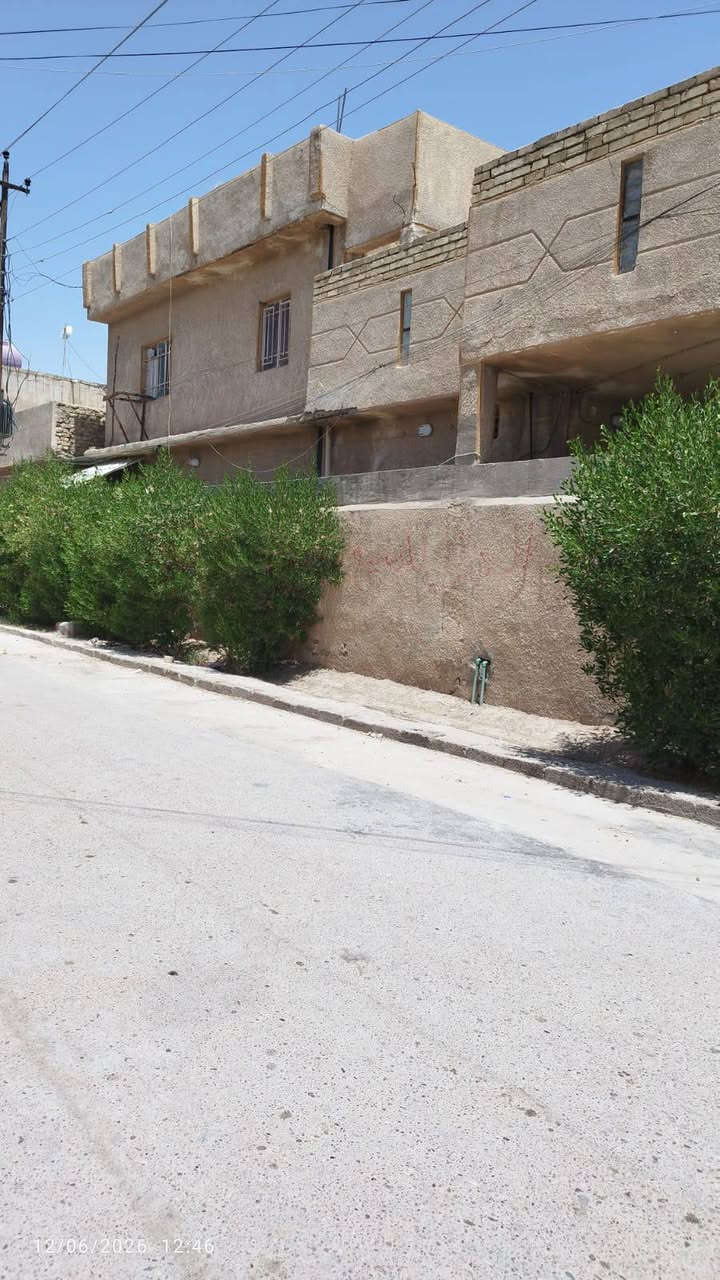السلام عليكم بيت للبيع 200 متر ركن اربع غرف نوم وستقبال ومطبخ وحولي وصحيات العنوان الحصوه الولى مقابيل جامع البنمر الستفسار ***********
