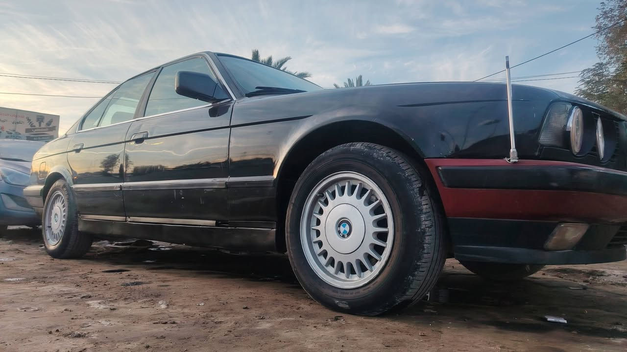 السلام عليكم بي ام ٥٢٥ اصل للبيع رقم بغداد مكينه ٥٢٥ تك فانوس مسكر لا تنقيص ولا بخار سنويه صاقطه ٢١  كيرها تعبان مكان بابل الشوملي ***********    ***********  سعر ٣٨ وبيها مجال
