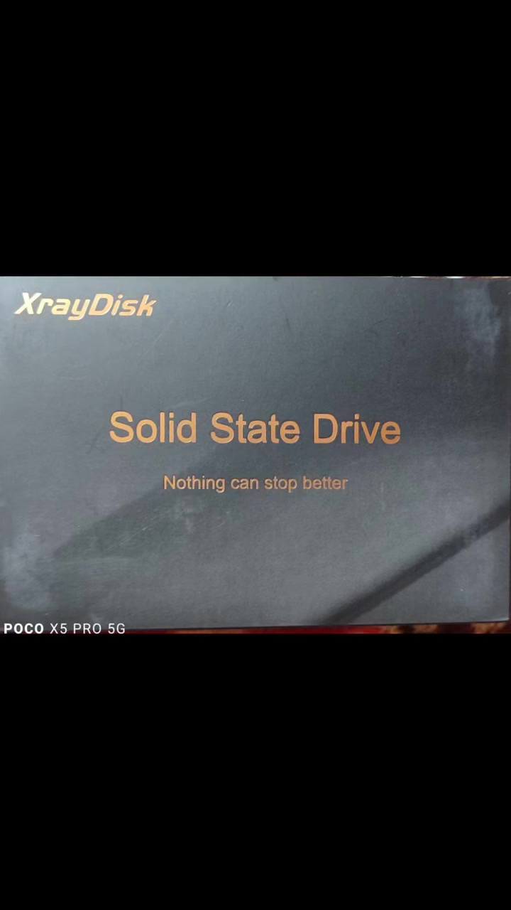 هارد قرص صلب من نوع XrayDisk Solid State Drive (SSD
السعة 256 كيكا 
يعمل هذا القرص بواجهة SATA III 6Gb/s وهو مصمم للاستخدام في أجهزة الكمبيوتر المكتبية والمحمولة (لابتوب)
يتميز القرص بسرعات قراءة وكتابة عالية للمساعدة في تسريع تشغيل النظام والبرامج
سعر القطعة 50 الف وبالعافية


**إذا كنت صاحب هذا الإعلان وتريد حذفه لأي سبب، رجاءا أرسل رسالة إلى الدعم الفني**