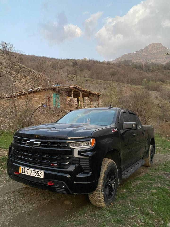 سلفرادو  Z71 فئة تريل بوس مواصفاته حلوة ترفيع بلادي شاشة ودشبول تاهو ٢٥ كير طرح 8 سلندر 5300
 صوت الاكزوز من الشركة رياضي  
بصمه ابواب 
جنطة كهرباء
تشغيل عن بعد 
كشنات جلد
كشنات تدفئه
اناره بلبدي 
اناره بلمري
لايت وبجم تاهو 
ليدات اماميه
كامرتين خلفية
بلوجكتور زنون بلاد
تحكم ستيرن جهتين 
ستيرن هيتر 
سايد بريك كهربائي 
نظام اطفاء
قطعتين تبريد 
نظام خرائط ملاحة وكار بلي
رادار وتحديد مسار
السيارة جديدة جداً ومميزة من حيث الاضافات والمواصفات وبعد بيهه هواي مواصفات
السعر 320 
 للتفاصيل اكثر مراسلة : 
***********
