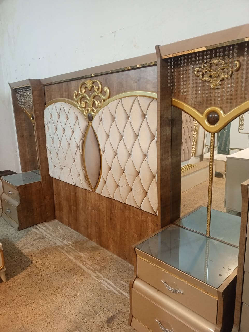 غرفة نوم تركي مستعملة تتكون من8 قطع نظافة 95%100..
عنوان المعرض.   
معرض الحياة ..موصل سايدين القادسية الثانية مجاور مجمع الضمان الطبي او شركة أسيد للاتصال او الاستفسار ***********
***********
يتوفر واتساب الشد والنقل مجاني داخل الموصل وضواحيها
