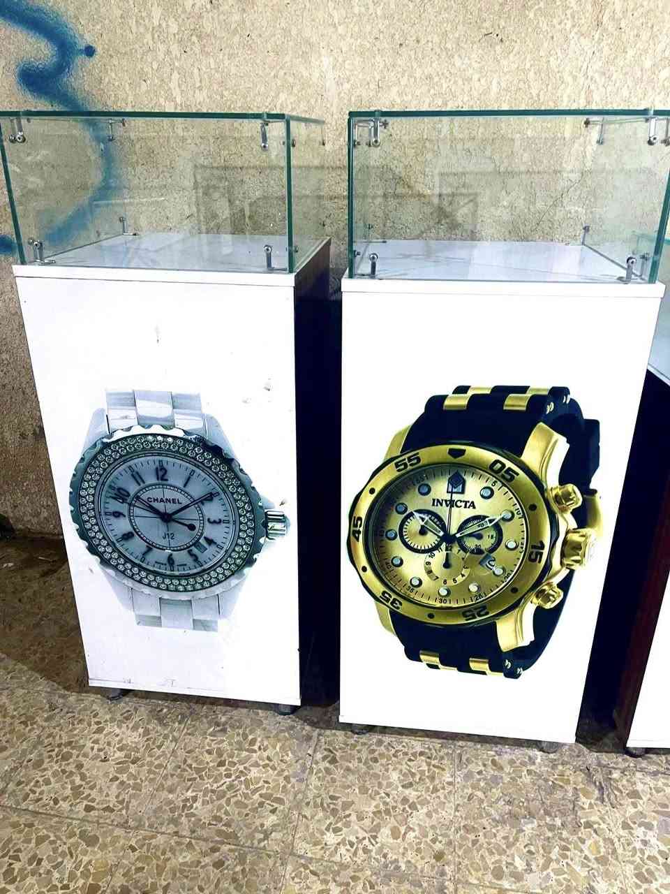 للبيع ثنين كبار وثنين صغار الكبيرة مترتين والصغيرة نص متر الكبير وحدة منهن جامتة تضرر اثناء النقل مكانهن نجف الكبار ثنينهن 500 والصغار وحدة 150 ***********
