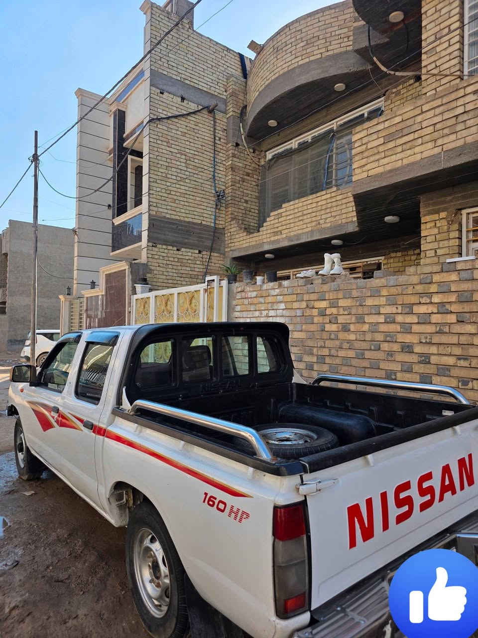 السلام عليكم سيارة نيسان شبوط 2008 للبيع
سياره نضيفه. محرك 2400 جديد 
صدر جديد
دبلات جديده
تايرات جديده
منظومه غاز شغاله
رقم انكليزي بغداد
شاشه 
كامره خلفيه 
سنويه بأسمي تحويل شوكت متريد
 
السعر 110. 
الاتصال. ***********
