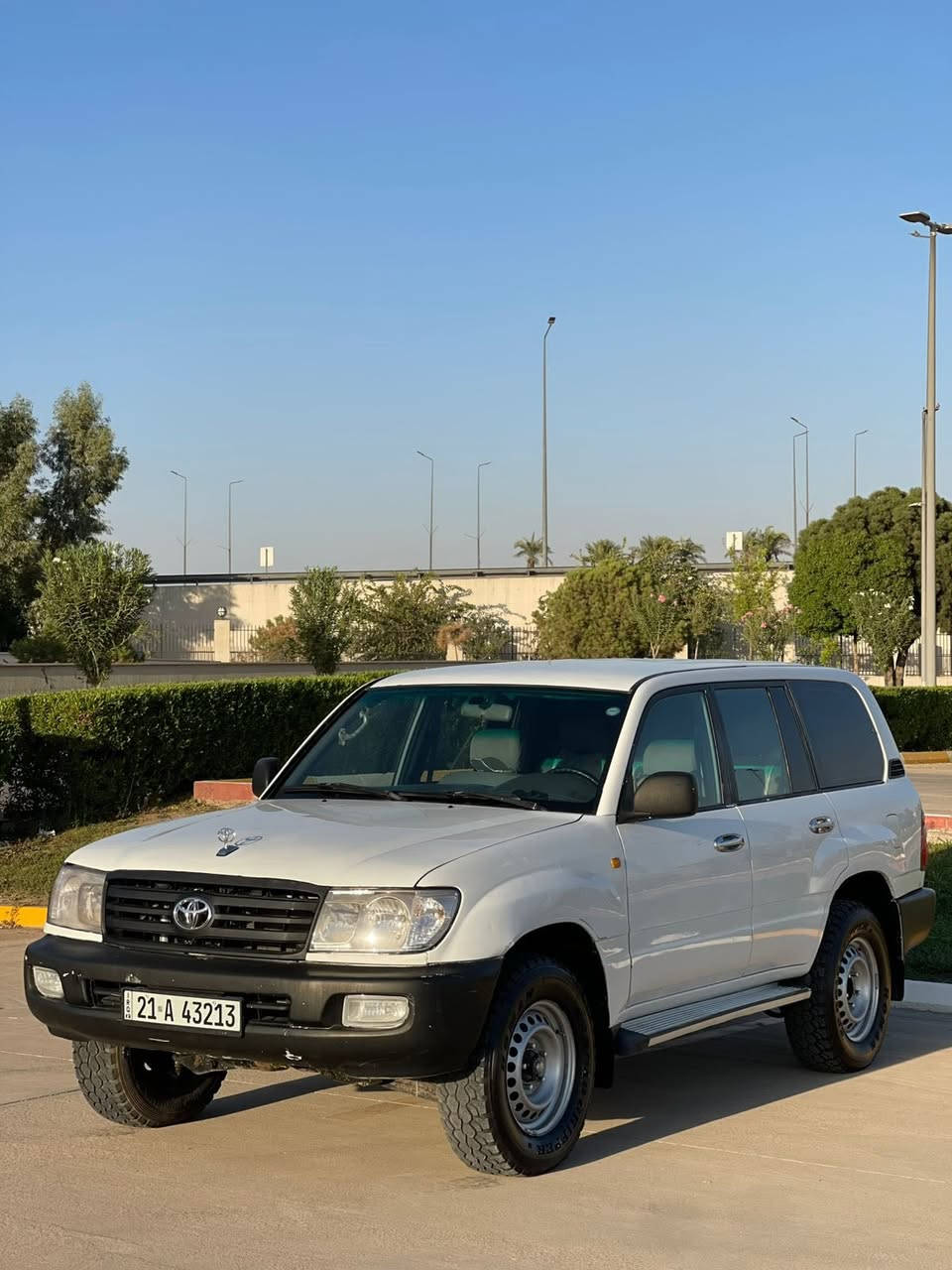 مونيكا  موديل ٢٠٠٠
سياره نضيفه 
٣ قطع صبغ بدون دواخل 
محرك كير شرط عليها منضومه غاز تركي 
رقم اصلي مسطره تريد وكالة تريد تحويل شرط
تخم تايرات جديد سبير تعليك 
٧ راكب 
سعر السياره ١٢٠ وبيها مجال بسيط 
مكان السيارة متواجد اربيل موصل 
رقم:***********
***********
