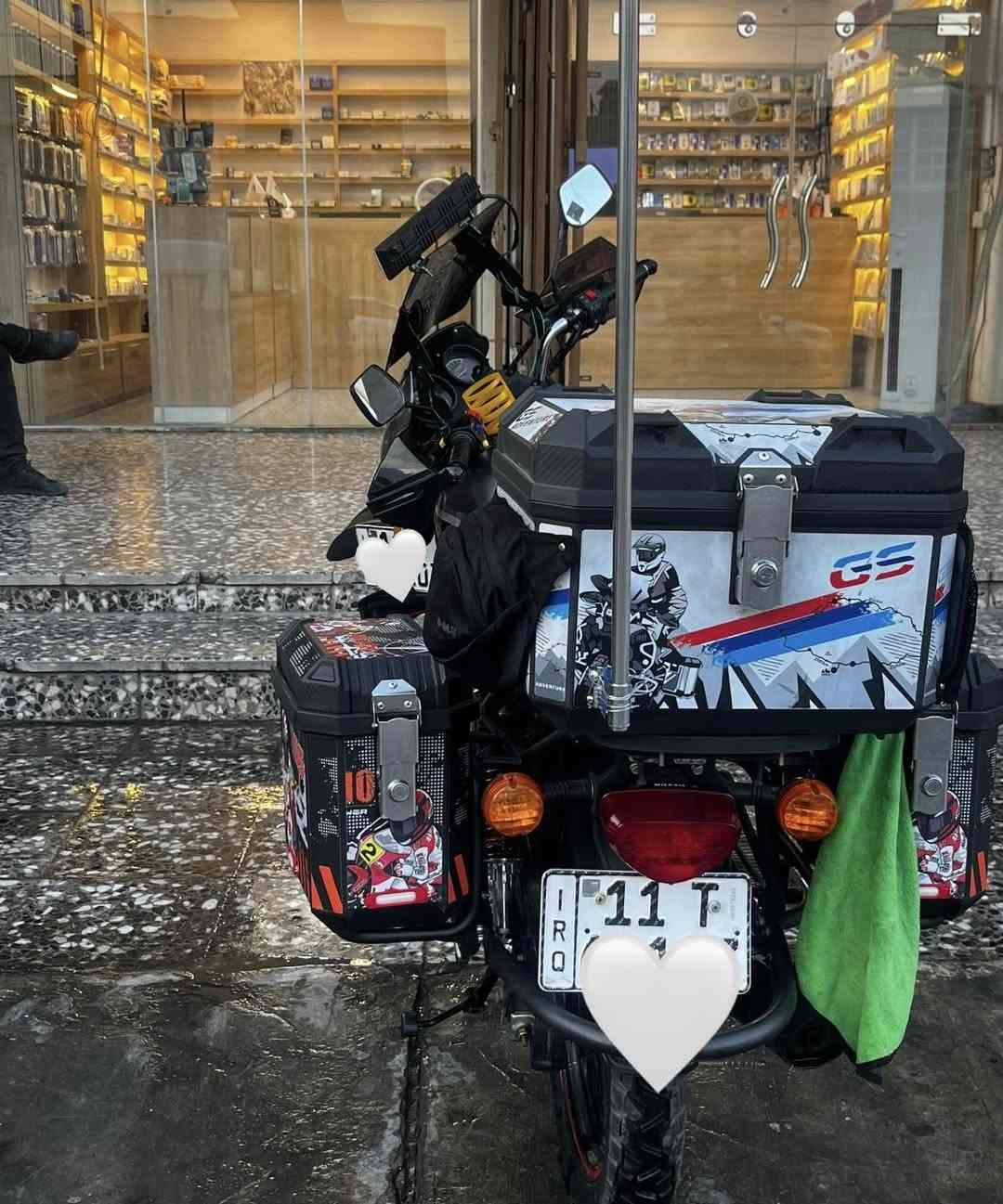 دراجة دايوان موديل 2023 رقم بغداد انكليزي لوحات اثنين للبيع مكاني بغداد السيدية
مزودة بصناديك الGS الصفح مع اضاءة جانبية في الصناديق
دراجة محرك مامفتوح ونضيفة تايرات جديدة
لايت امامي زنون كلش قوي  
محركها 200cc شلعتها حلوة 
فقط الواقيات مال الايد بالستيرن ماكو لاغيهن
الشراي يراسلني واتساب متواجد فقط ماسنجر ماجاوب
هذا رقمي *********** 
السعر بمليونين و300 وبيها مجال بسيط للشراي
