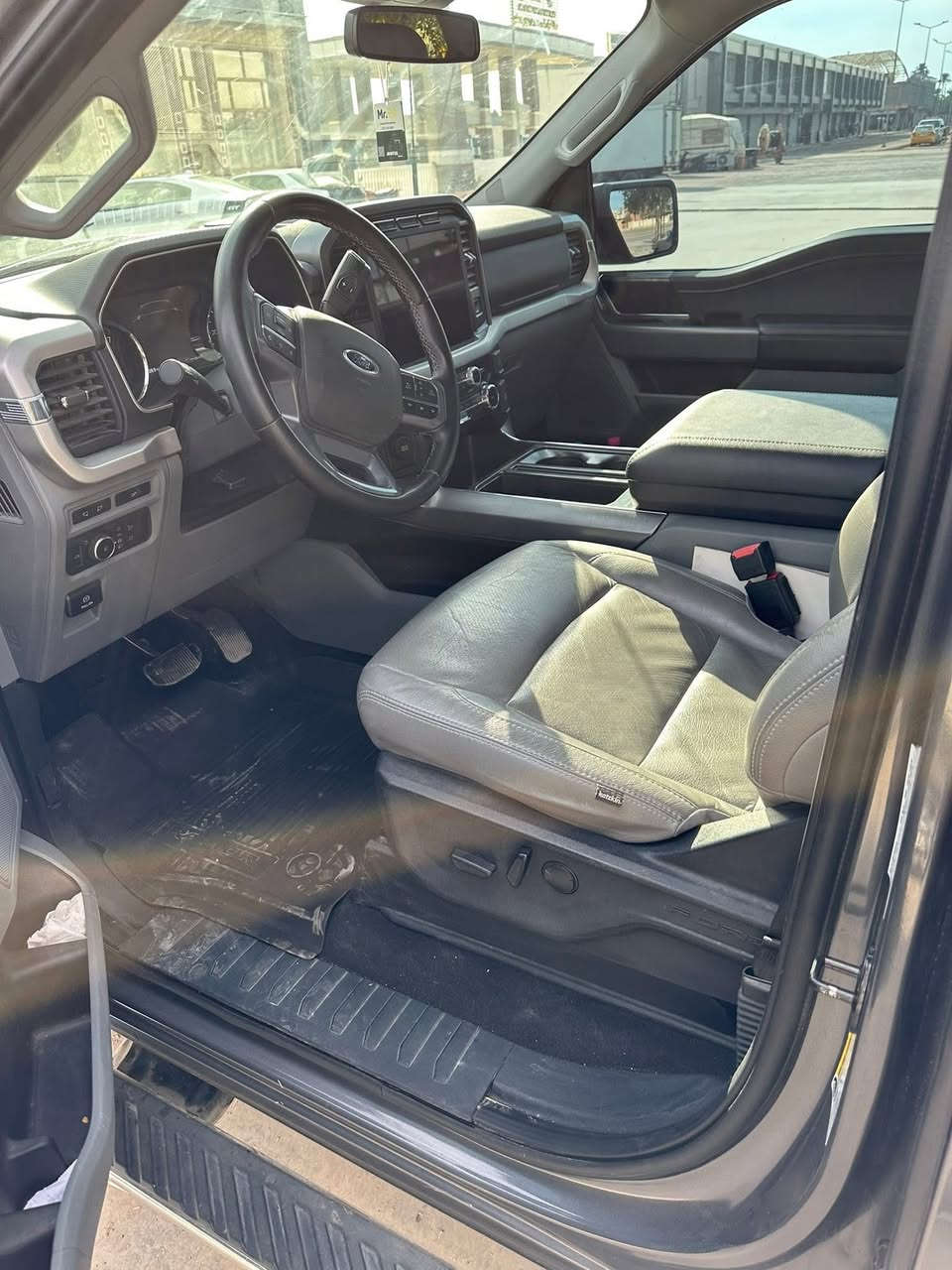 فورد موديل 2023 xlt محرك 2700 كشن جلد وكهرباء رادارات كل جهات شاشه كبيره بصمه مرقم سليمانيه ب اسمي بدون ارباك  ضرر خلفي بجم كبس سياره استخدام شخصي مو مال معارض السعر 325 مجال للشراي الجاد ***********
