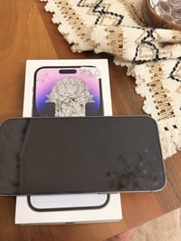 ايفون 14 برو ماكس   لون بنفسجي  ذاكرة 256  بطاريه85  نضيف اي شخط مابي ...