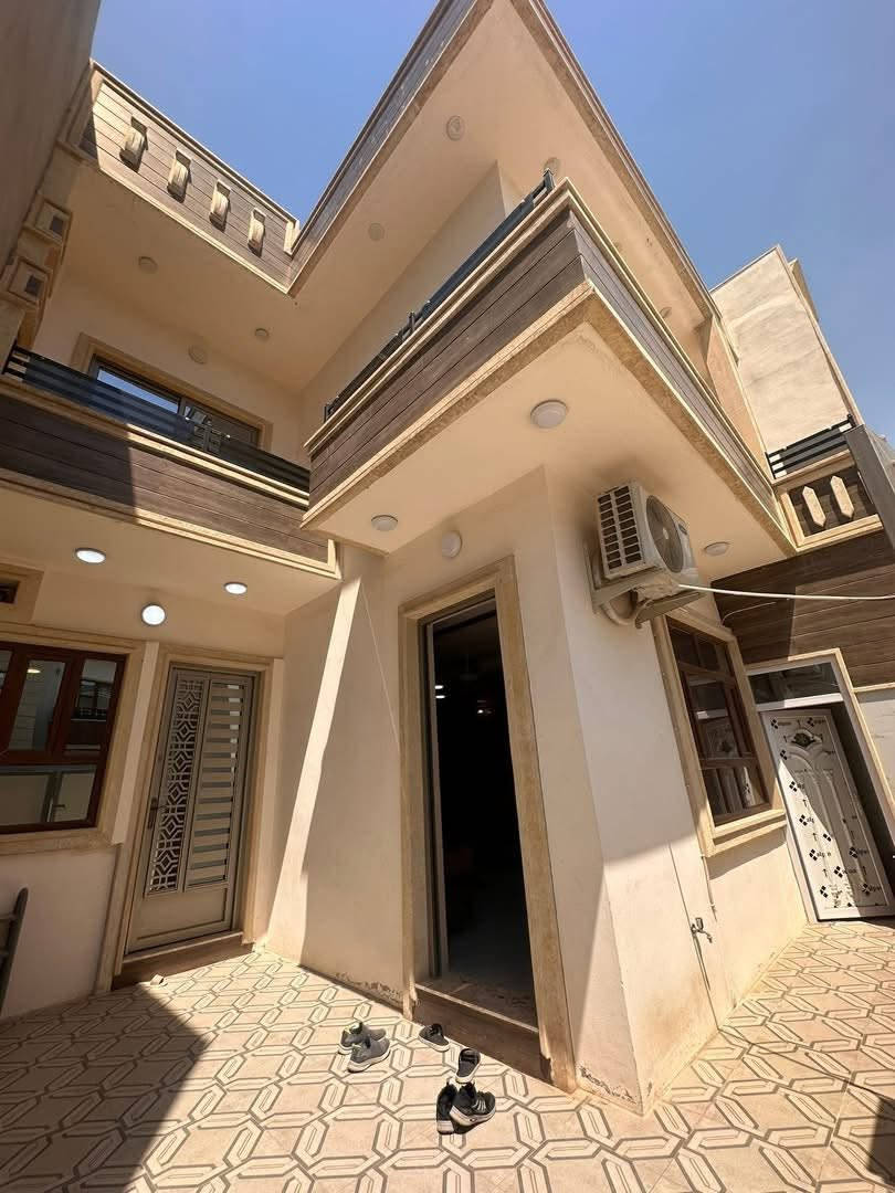 للبيع 
#عقارات_مملكة_الخير 
دار للبيع حي التعليم مجمع النور 
قرب الدورة 
المساحة 160 متر واجهة 8 متر اتجاه شروق
 سند وصل جمعية النور  
الطابق الاول يتكون من غرفتين نوم وهول واستقبال ومطبخ وصحيات 
الطابق الثاني يتكون من غرفتين نوم وهول وصحيات وسطح ناصي 
  شارع تبليط 12 متر شروق

***********
***********
‪
او مراجعة مكتب مملكة الخير للعقار الكائن في سايدين  البحرين قرب قاعة الفخامة للاعراس
