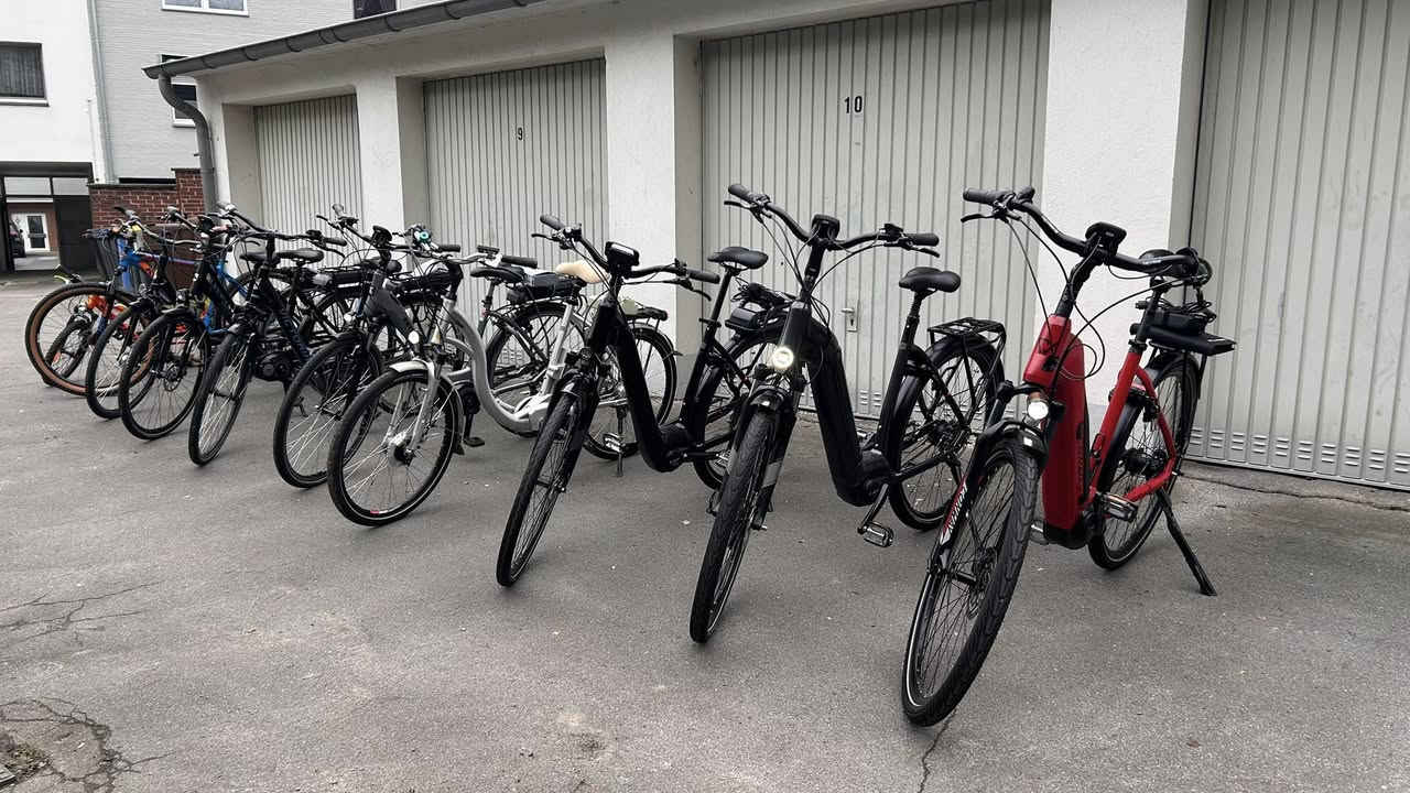 للبيع دراجات ماركات أوروبية 🇩🇪🇪🇺أصلية السعار مدكور بل فيديو مدى الشحن العراق ما بين 20 إلى￼30يوم لكل محافظات العراق  ملاحظة إذا أنت مو جاد لا تفوت لي خاص الله يخليك لانه ما عندي وقت أضيع ￼. تحياتي ￼


**إذا كنت صاحب هذا الإعلان وتريد حذفه لأي سبب، رجاءا أرسل رسالة إلى الدعم الفني**