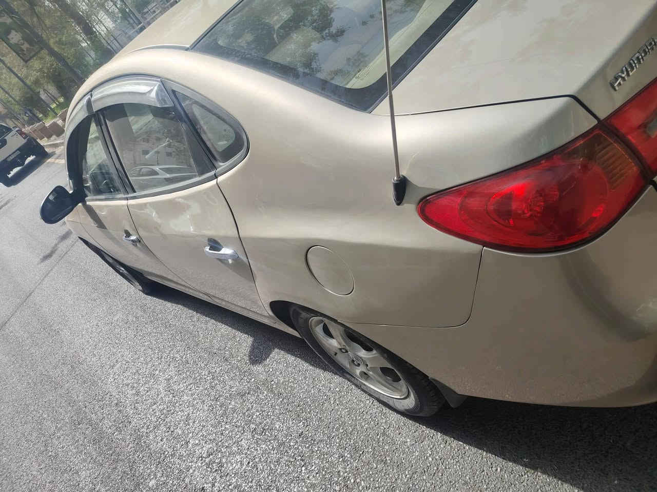 السلام عليكم 
النترا 2007 امريكي بيها ضربة بالفخذ شوية يعني راس الشاصي بي تعمير كير مكينة حدادية صدر تخم تاير كلة جديد  السيارة صبغ حزام بدون دواخل وبدون تكم مكاني اللطيفية 
السعر 82 
السيارة ب اسمي 
***********
