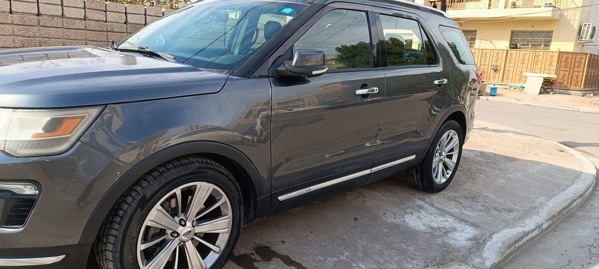 اكسبلورر للبيع 18 لمتد فول ماعدا الفتحة
كامرات امامي خلفي 
داخل جلد كهرباء
7راكب كشنات خلفي كهرباء
تبريد 3قطلع تدفئة كشنات حتى الستيرن 
ويل 20
صندوق كهرباء دكمة وحساس
حساسات رادار شاشة تحكم كبيرة 
مواصفات هواية متنعد 
السيارة جديدة على ايدنة من 2019
حادث بنيد فقط وبدون ايرباك كلها عالشركة ومبيها اي نقص ترايها لزاخو
ماشية 124000كلم وليس ميل
رقم بغداد مكانها بالسيدية
السعر 17500
الاتصال ***********
