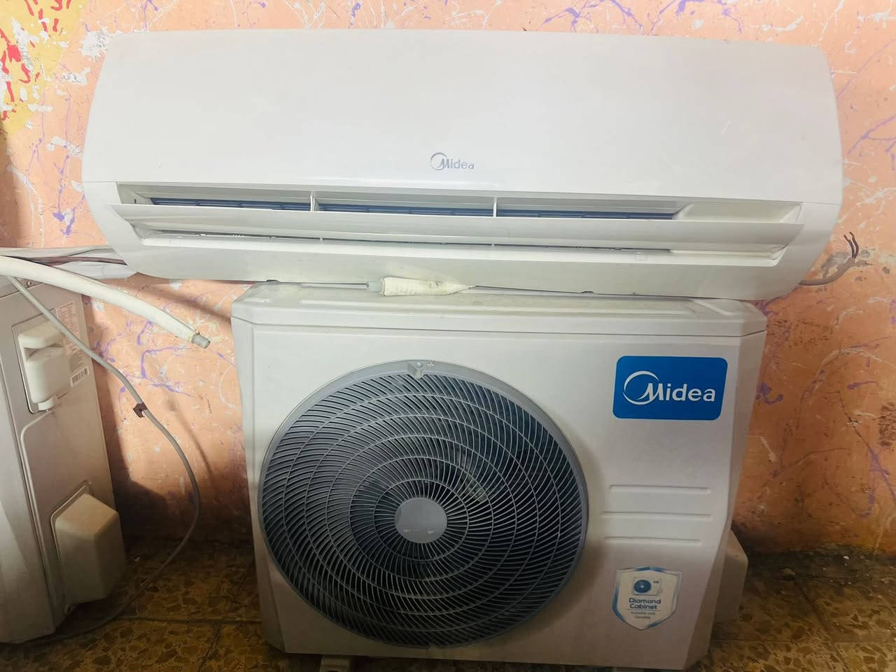 السلام عليكم
سبالت عدد اثنين ميديا طنين شغالات غاز مقبول جميع ملحقات موجودة ريموت + حمالة +بواري نظيفات الفحص السعر 350 الواحد بي واتساب ***********
