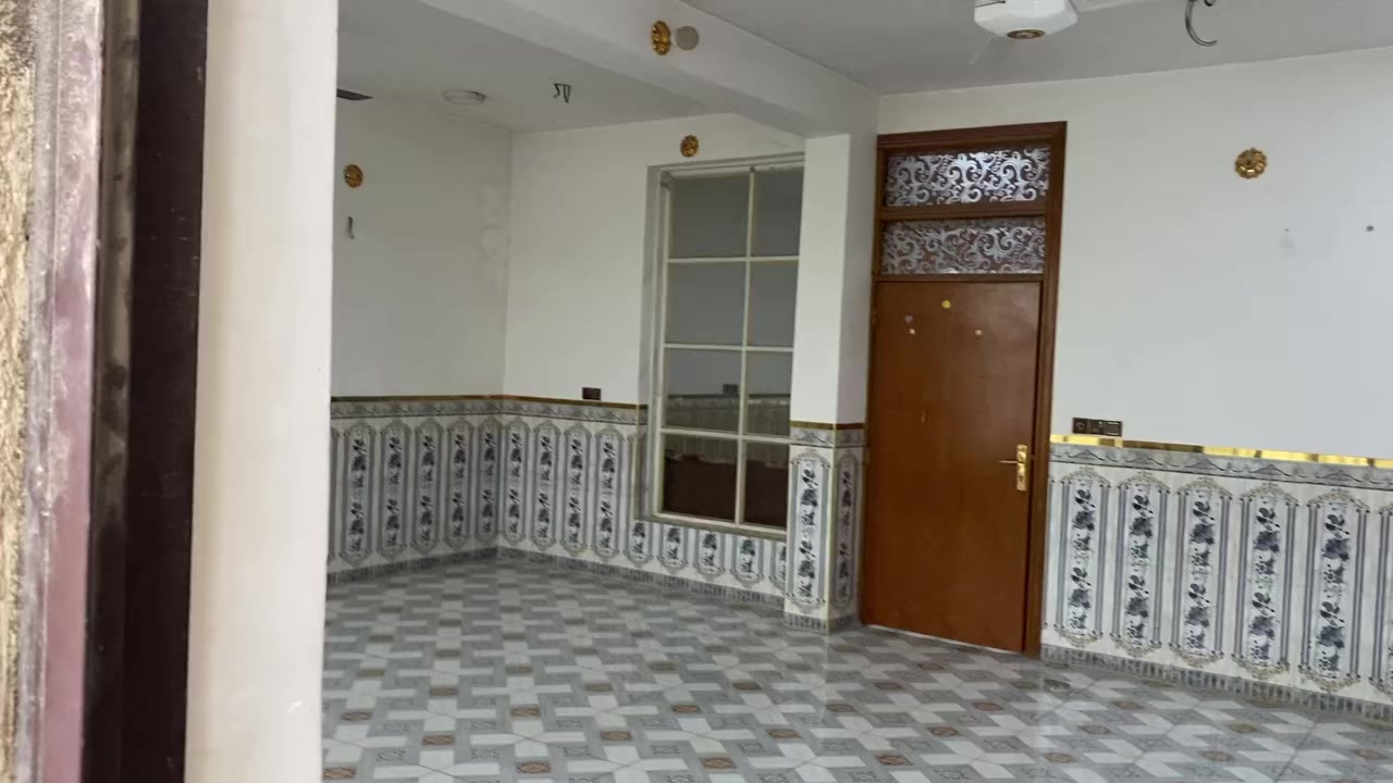 السلام عليكم بيت لل لإيجار المساحة 150طابق ثاني البيت   🏠 225 وأي استفسار هذا رقمي  العنوان شارع ابو سمير ***********
